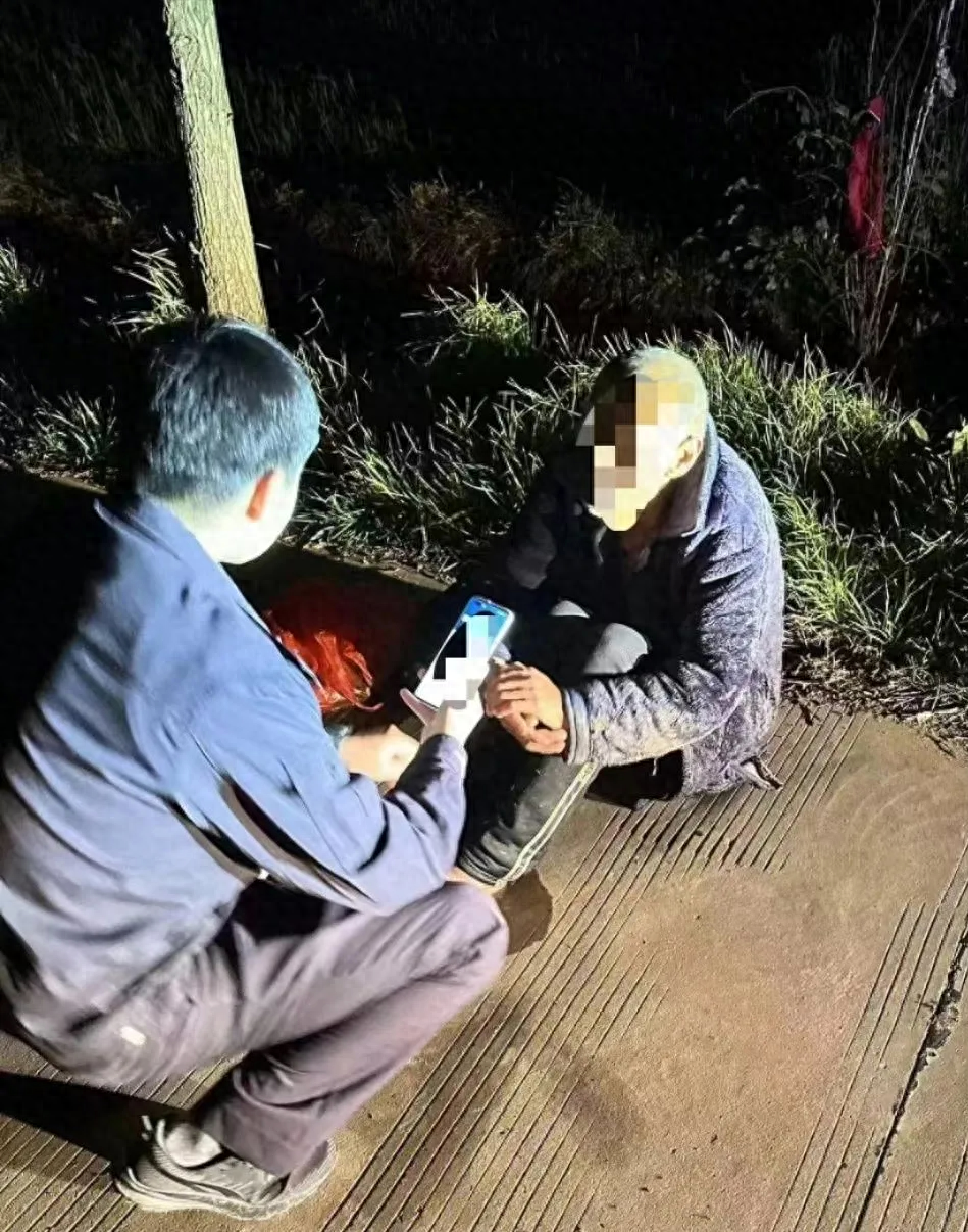 阜阳阜南：公安民警深夜驱车40公里护送落水老人回家