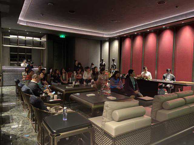 非遗技艺邂逅珠宝艺术 香云纱与珠宝在深圳珠宝博物馆惊艳亮相