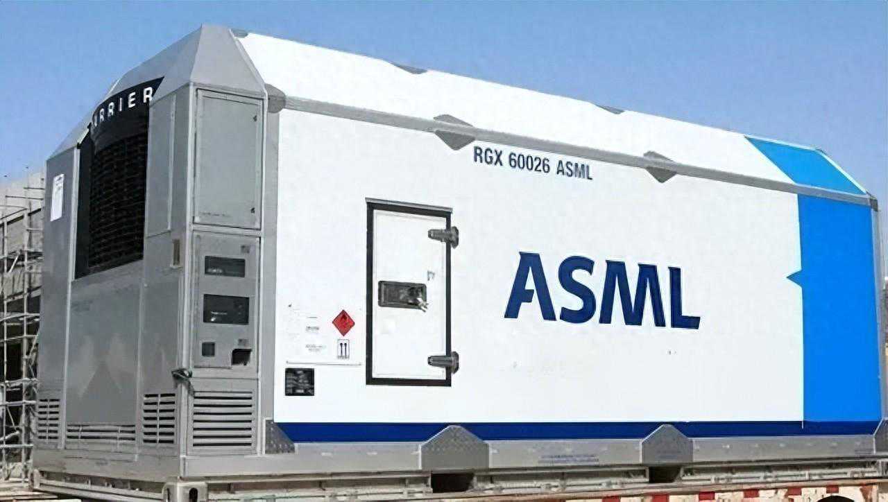 美国再出阴招，欲切断中国光刻机售后服务，ASML直接“叛变”了
