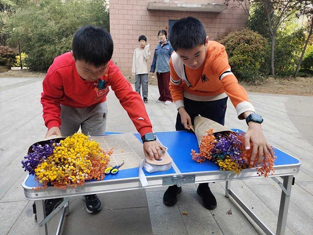 郑州市广电社区开展亲子手工活动 共筑花之梦