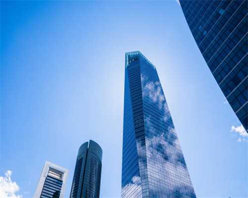 超模在三亚沙滩拍泳衣写真，网友直呼：这个冬季有点热